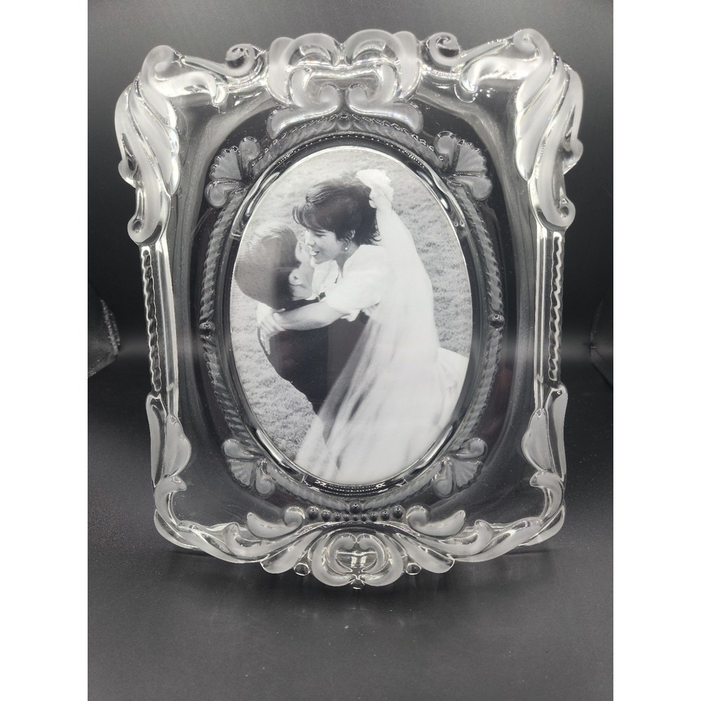 Mikasa Princess Crystal Wedding Picture Frame‎ 5" X 7" Oval Picture 11" Tall